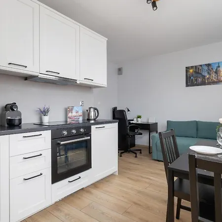 Stylish With Balcony & Parking Cracow By Renters 公寓 *