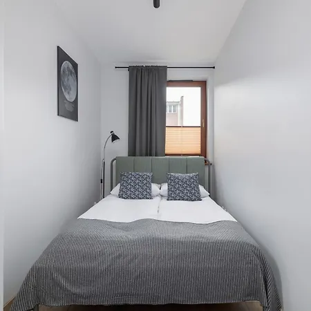 Stylish With Balcony & Parking Cracow By Renters *