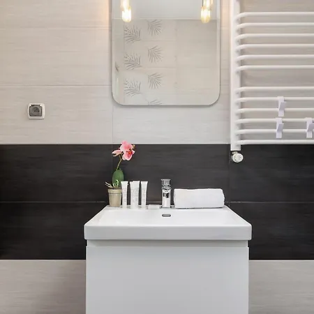 Apartment Stylish With Balcony & Parking Cracow By Renters Krakow