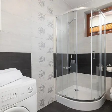 Apartment Stylish With Balcony & Parking Cracow By Renters