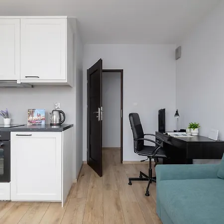 Stylish With Balcony & Parking Cracow By Renters Apartment