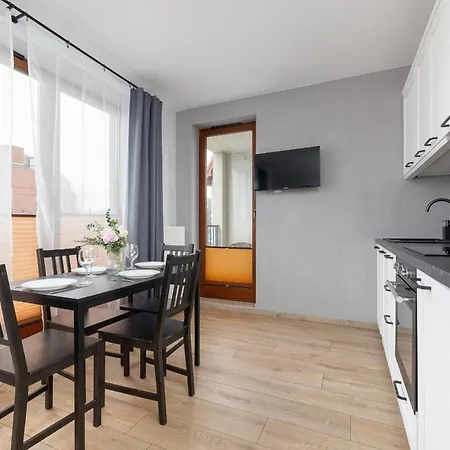 Apartment Stylish With Balcony & Parking Cracow By Renters *