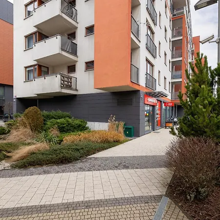 Stylish With Balcony & Parking Cracow By Renters Apartment