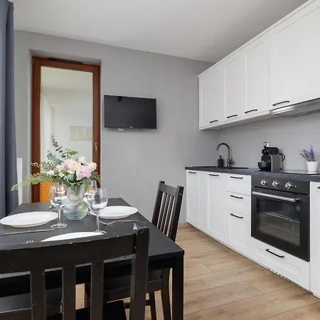 Stylish With Balcony & Parking Cracow By Renters Апартаменты Краков